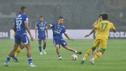 **Thom Haye Menyala dalam Pertemuan PSBS vs Persib, Piala Dunia di Belakang**