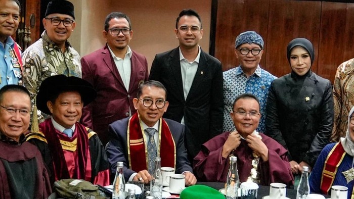 **Menteri Kebudayaan Hadiri Sidang Senat UKRI, Sampaikan Nilai Ilmu dan Pengabdian kepada Bangsa**