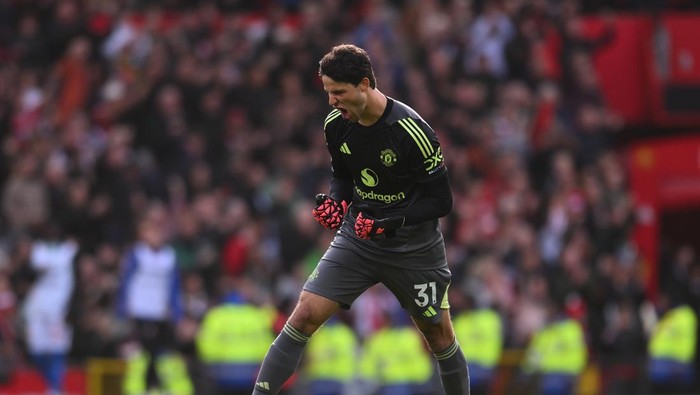 Liverpool Vs MU: Bisa Lammens Tundukkan 'Si Merah' di Debutnya?