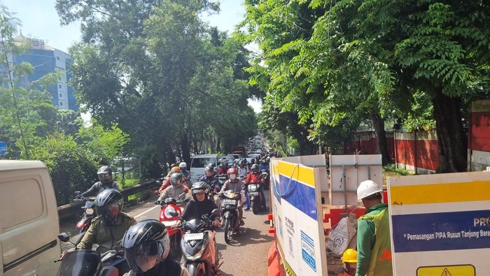**Galian Biang Macet di TB Simatupang Selesai, Jalanan Kembali Normal**