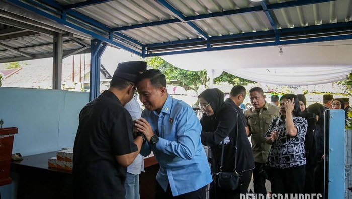 Paspampres Berduka: Komandan Eks Marsda Wahyu Ditakziah dengan hormat
