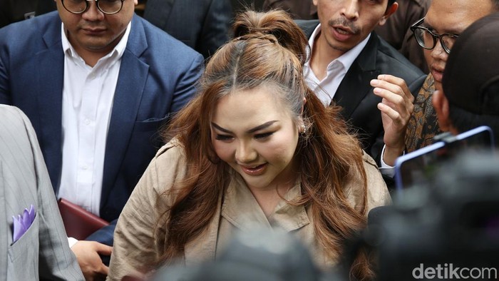 Bareskrim Tetapkan Lisa Mariana Tersangka Pencemaran Nama Baik RK, Apakah Ini Akhir dari kontroversi?
