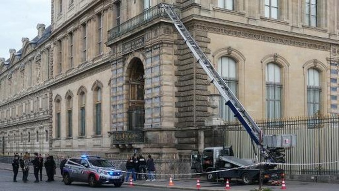 4 Menit Kebakaran: 8 Reliksi Louvre Terampas dalam Perampokan Menyedihkan