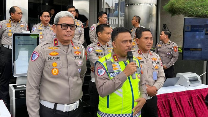 **Revitalisasi Pelayanan Regident: Bayar Pajak Secepat Beli Pulsa, Inovasi Kakorlantas Agus Suryonugroho**