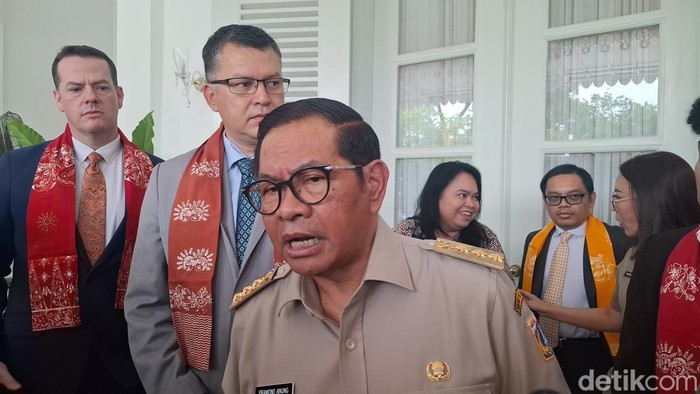 **Fotografer Dikenai Rp 500 Ribu di Tebet Eco Park, Gubernur DKI Tegaskan Tertibkan Pungutan**