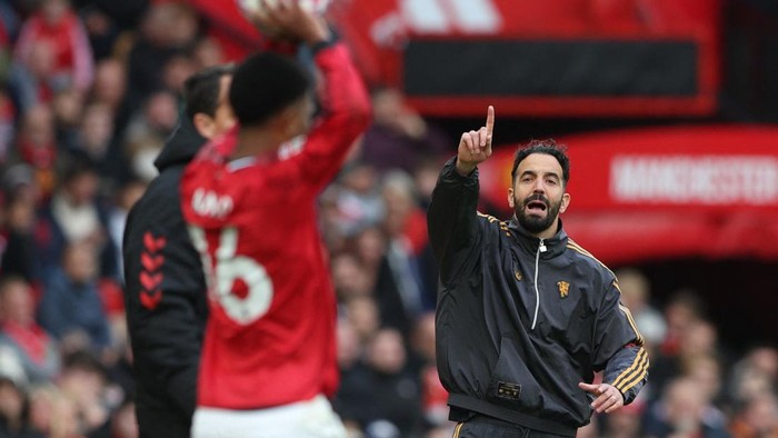 **Ruben Amorim Beraksi, MU Raup Kemenangan Dramatis di Anfield!**