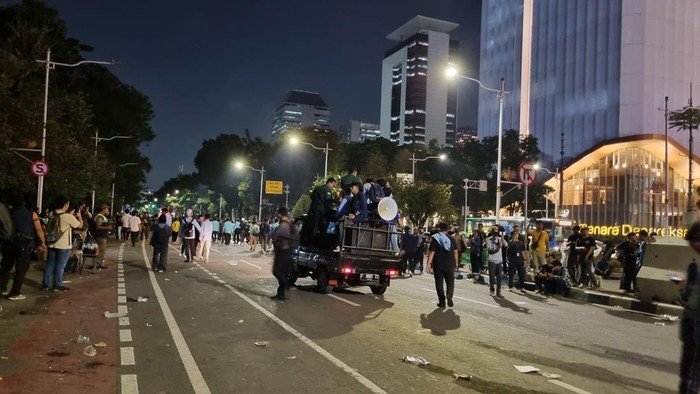 Demo Mahasiswa di Patung Kuda Jakpus Bubar, Lalin Kembali Normal - Update 1