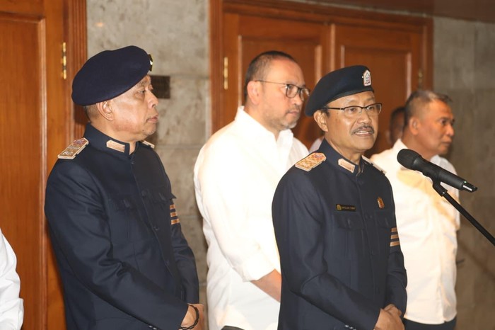 **1 Tahun Prabowo-Gibran: Mensos Gus Ipul Tunjuk Strategi Pembenahan Sosial**