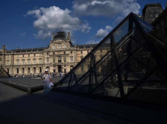 Museum Louvre Bantah Libatkan Intelijen Israel dalam Usut Pencurian Mahkota Berlian