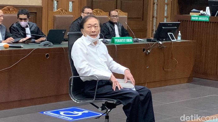 **Mampir-Mampir Usai Sidang, Surya Darmadi Terpaksa Berakhir di Nusakambangan**