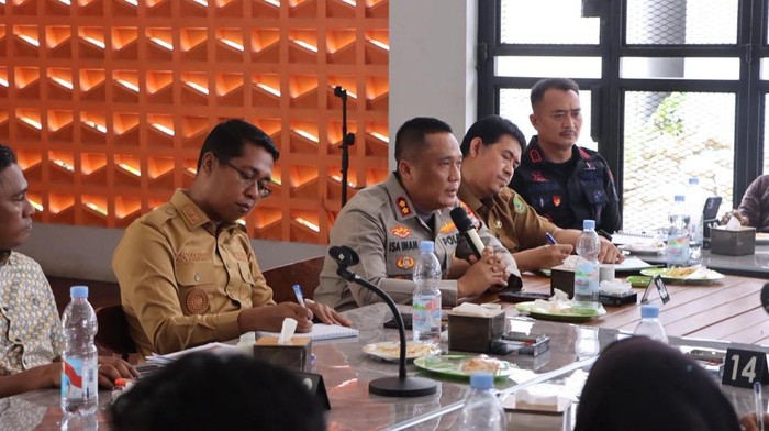 Kapolres Rohil Mediasi Warga dan PT Pasca Bentrok, Ini Hasilnya - Update 1
