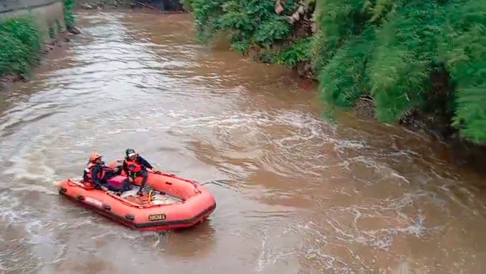 Pria Tercebur Kali Angke Tangerang, Ditemukan Tewas dalam Keadaan Mengerikan