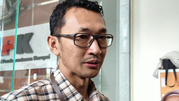 **KPK Tegakkan Hukum, Tersangka Korupsi Pengolahan Karet di Kementan Ditetapkan**