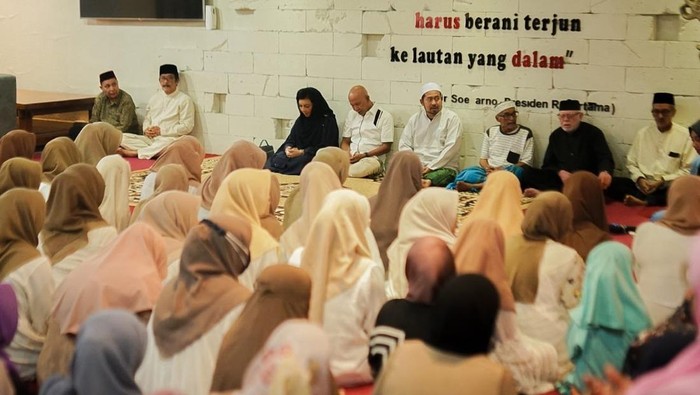 Santri, Pesantren, dan Pertikaian Modernitas: Menghapus Mitos 'Ndeso'