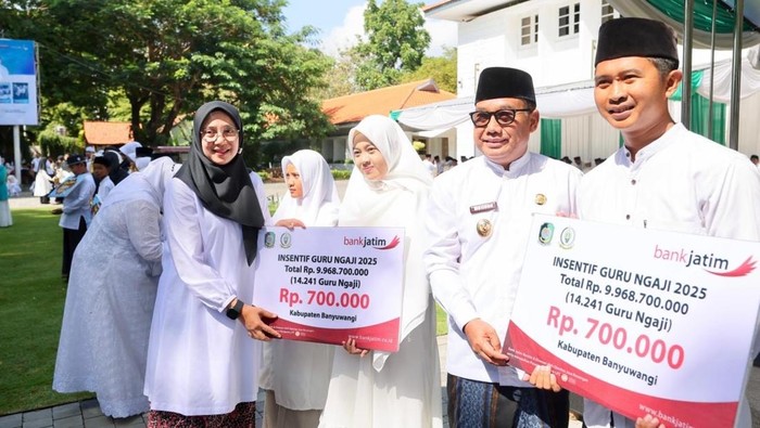 Hari Santri, Bupati Banyuwangi Salurkan Insentif untuk 14 Ribu Guru Ngaji - Update 1
