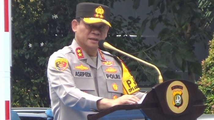 Kapolda Metro Perkuat Keamanan dengan Serahkan Mobil Patroli: Simbol Pelayanan Warga!