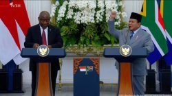 “Kala Prabowo Kepalkan Tangan Berseru ‘Amandla’, Presiden Afsel Jawab ‘Awethu’: Momentum Solidaritas atau Konfrontasi?”