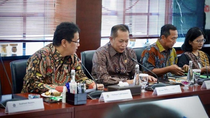 Menkop dan Menkeu Tak Terduga, Bicara Kopdes Merah Putih di Depan COO Danantara!