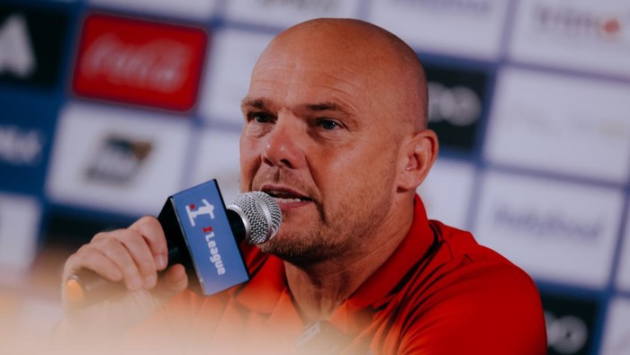 Pelatih Belanda Bali United Milih Naik Skuter Matic, Kenapa?