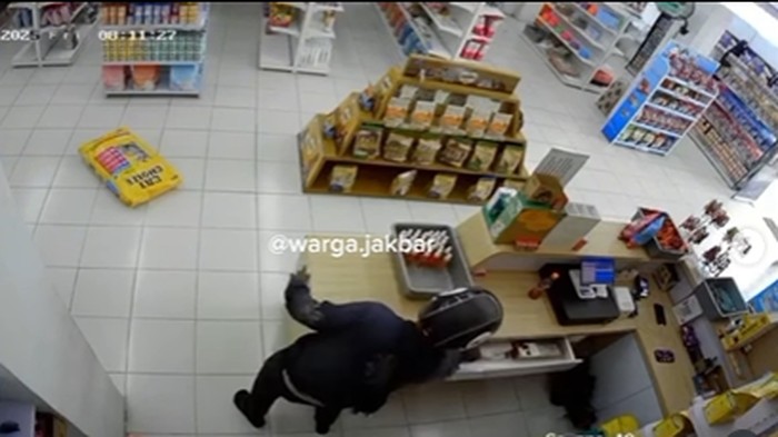 Viral Pria Pura-pura Beli Makanan Kucing di Petshop Jakbar, Curi Duit Kasir Rp3,5 Juta!