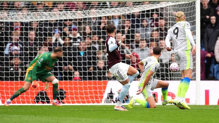 **Aston Villa Vs Man City: Matty Cash Jadi Pahlawan di Babak Pertama**