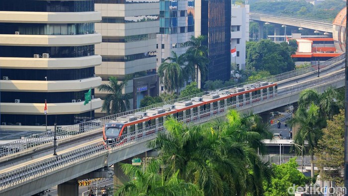 **Komisi V DPR Ancam Panggil Operator LRT Jabodebek atas Evakuasi Penumpang di Lintasan**