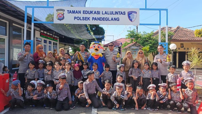 Aiptu Agung Ginanjar: Pionir Inovasi Pendidikan Lalin dengan SKCK Delivery di Taman Edukasi Polsek Pandeglang