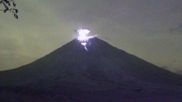 119 Letusan Gunung Semeru dalam 24 Jam: Gempa Bumi atau Ancaman Terbaru?