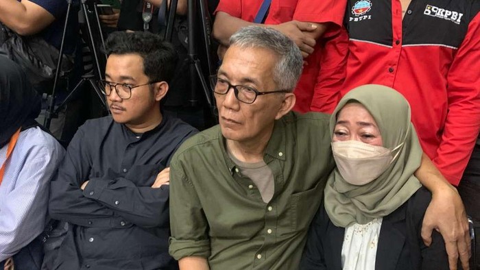 Ibunda Pingsan Usai Praperadilan Delpedro Ditolak, Kasus Penghasutan Terus Jadi Perdebatan
