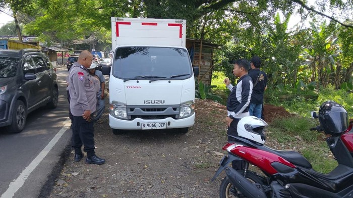 **Mobil Boks Viral di Depok, Polisi Suspect Curian: Kunci Terjebag di Kontak!**