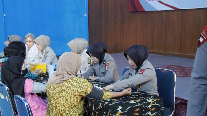 Brimob Polda Metro Gelar Bakti Kesehatan, Riahkan HUT ke-80 dengan Kehadiran yang Berdampak