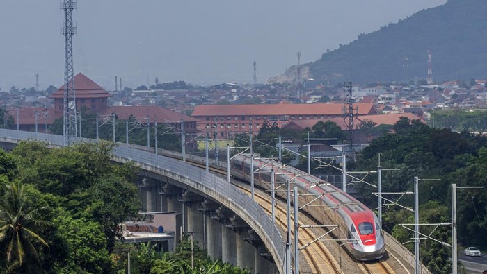 **KPK Gelisahkan Proyek Kereta Cepat Whoosh, Dugaan Korupsi Masih dalam Penyelidikan**