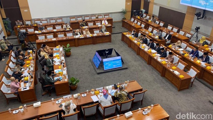 Ongkos Pesawat Haji 2026 Rp 33,1 Juta, Komisi VIII DPR Minta Turun Rp 1 Juta - Update 1