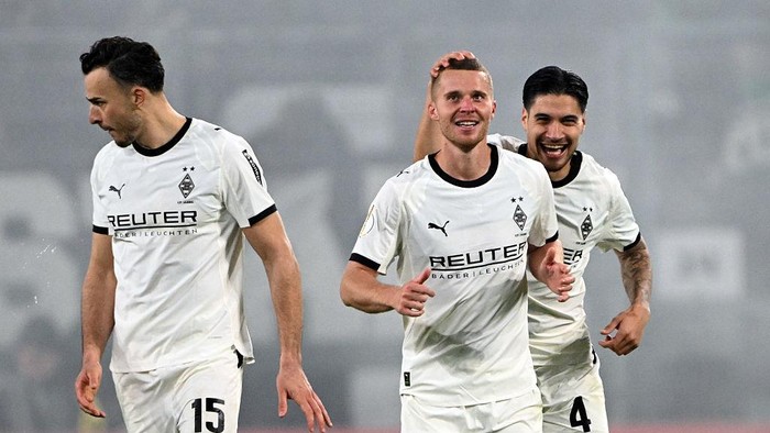 DFB-Pokal: Kevin Diks Terobos, Gladbach Goyang Strategi Karlsruher di Menit Akhir