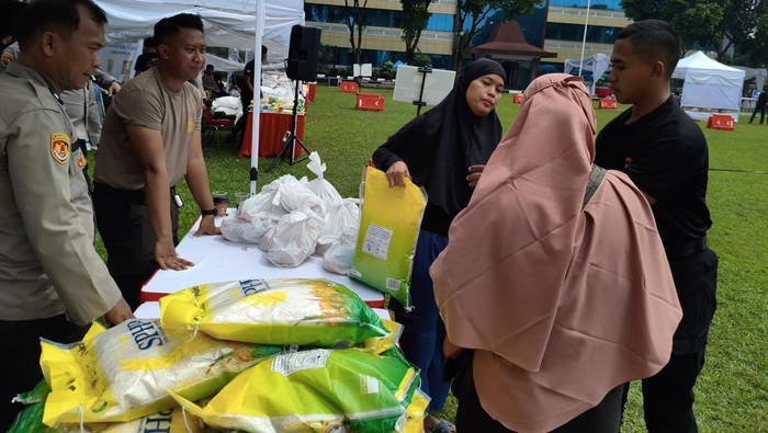 **Polri Berikan 122.951 Ton Beras SPHP, Stabilkan Harga Pangan di Indonesia**