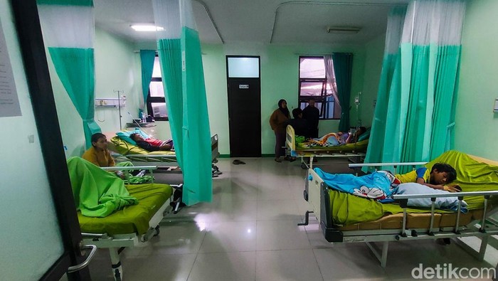 133 Siswa di Lembang Racun MBG, 30 Dilarikan ke Rumah Sakit, Apa yang Terjadi?