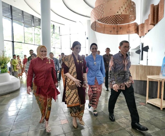 **Jejak Canting Indonesia: Menyelamatkan Warisan Batik Nusantara dari Kebiasaan Masyarakat Modern**