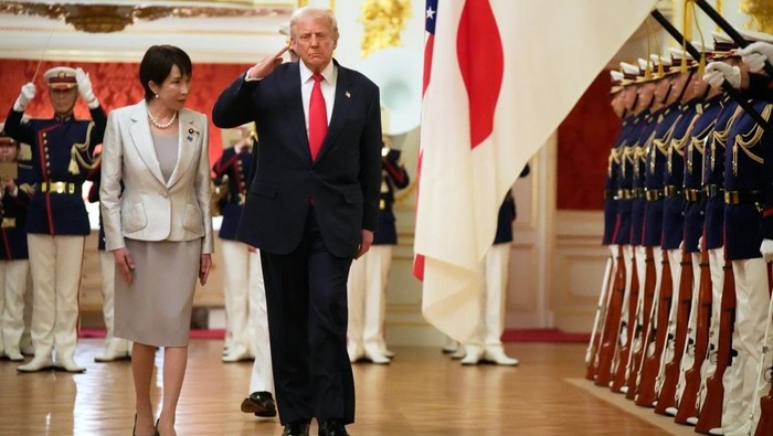 Momen Trump Bingung Saat Seremoni Penyambutan di Jepang: Kegagapan yang Menyebalkan?