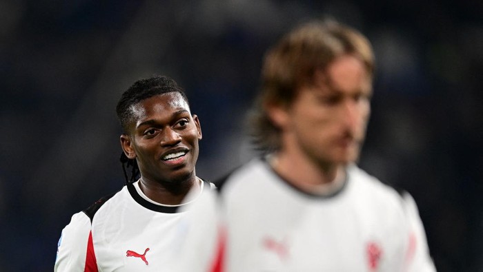 **Milan Imbang, Dua Pemain De Pan Tumbang: Leao dan Gimenez Absen**