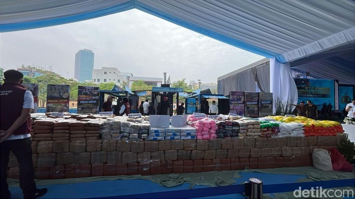 **Polri Jatuhkan 214 Ton Barang Narkoba, Nilai Rp 29 Triliun Disia-Siakan!**