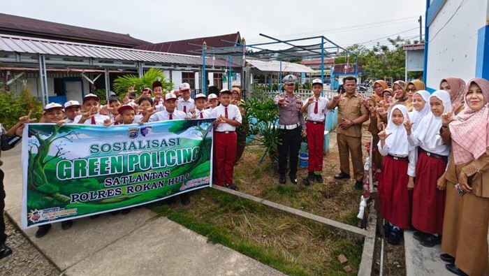 [Sosialisasi Green Policing, Aksi Tanam Pohon Dukung Generasi Peduli Lingkungan]