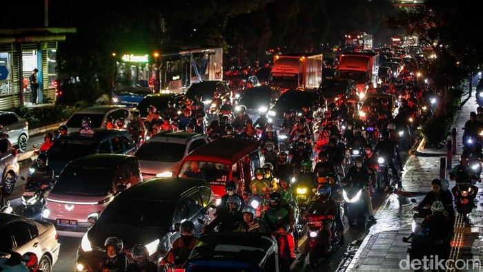 Jakarta Dilanda Kemacetan Massal Malam Ini, Polisi Terangkan Alasannya