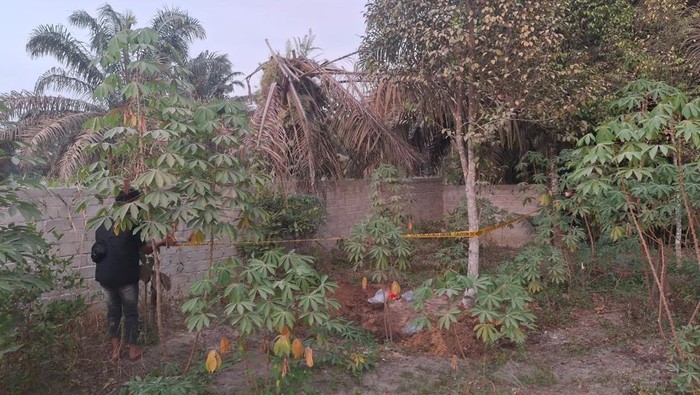 Kuburan Mengejutkan Pria Dibungkus Terpal di Riau: Penampakan yang Menyedot Perhatian!