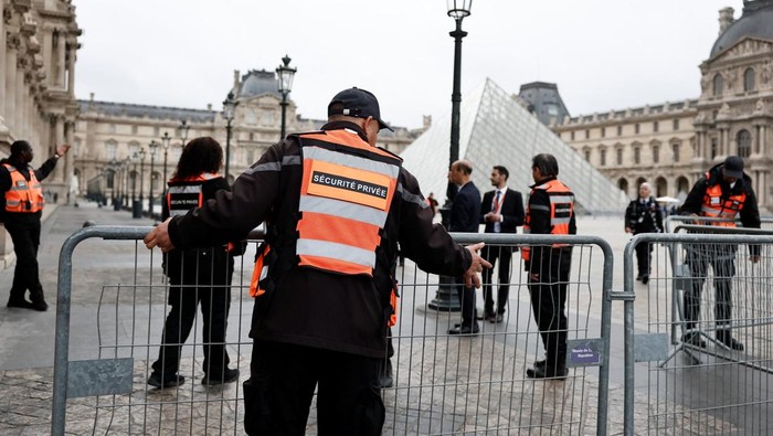 2 Tersangka Didakwa Pencurian Museum Louvre, Perhiasan Belum Ditemukan - Update 1
