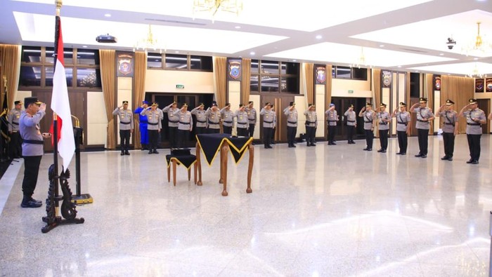 Kapolri Lantik 4 Kapolda Baru hingga Kadivkum Polri - Update 1