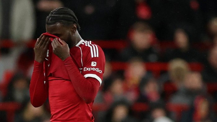 Amara Nallo: 2 Pertandingan untuk Liverpool, 2 Kartu Merah