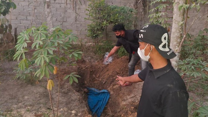 Polisi Ungkap Hasil Autopsi Pria Riau yang Dikubur 'Berselimut' Terpal, Benarkah Ada Kejahatan?