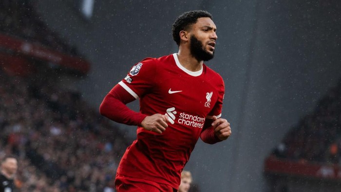 Liverpool Dibenamkan Crystal Palace, Joe Gomez Dirujak Fans, Reaksi Mengejutkan dari Fans!