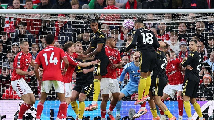 **Nottingham vs MU: Casemiro Bantu Setan Merah Unggul 1-0 di Babak I**