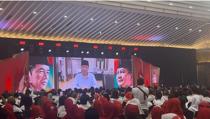 [Jokowi Minta Maaf Lewat Video, Batal Hadiri Kongres Projo]